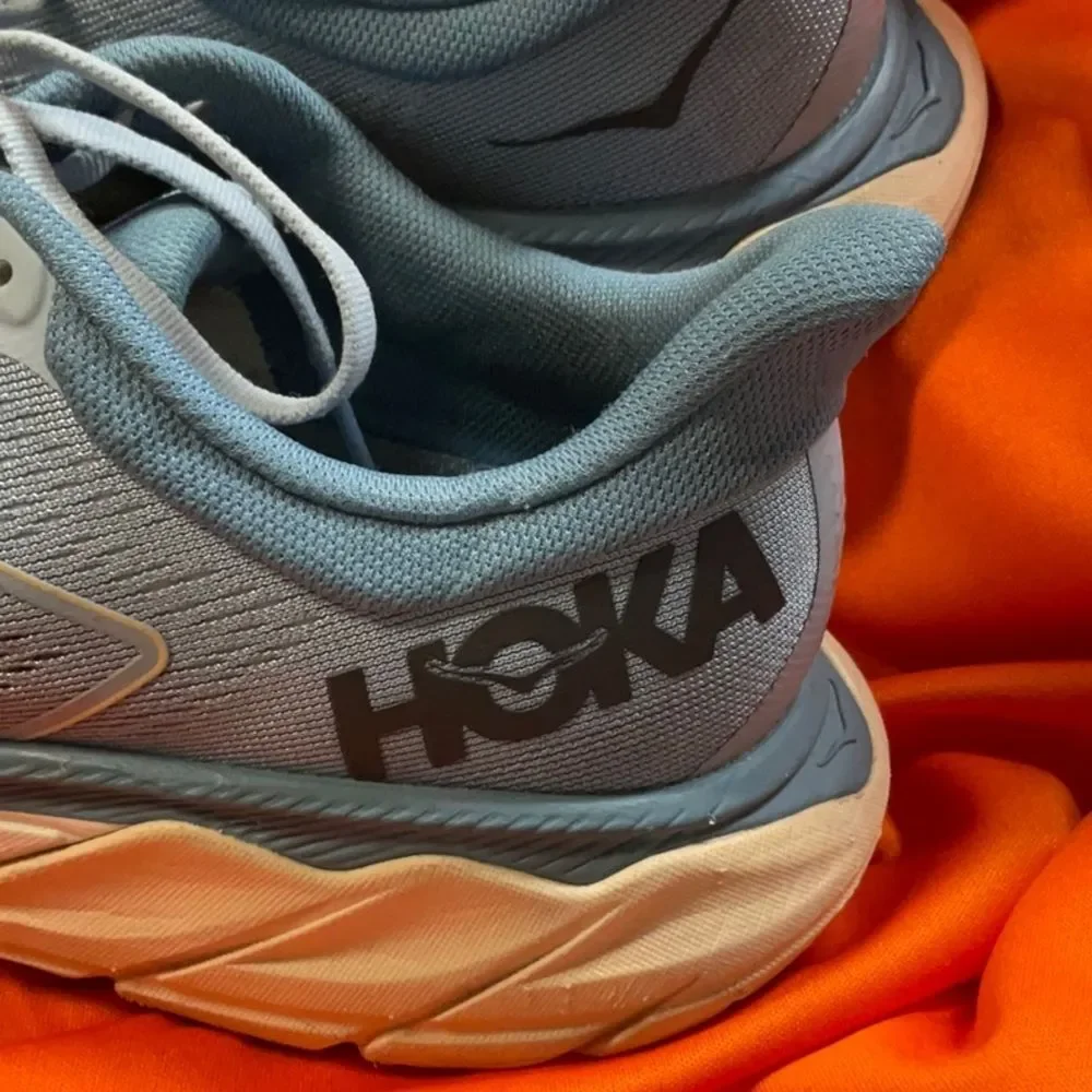 HOKA Arahi 5  Size 8 Wide